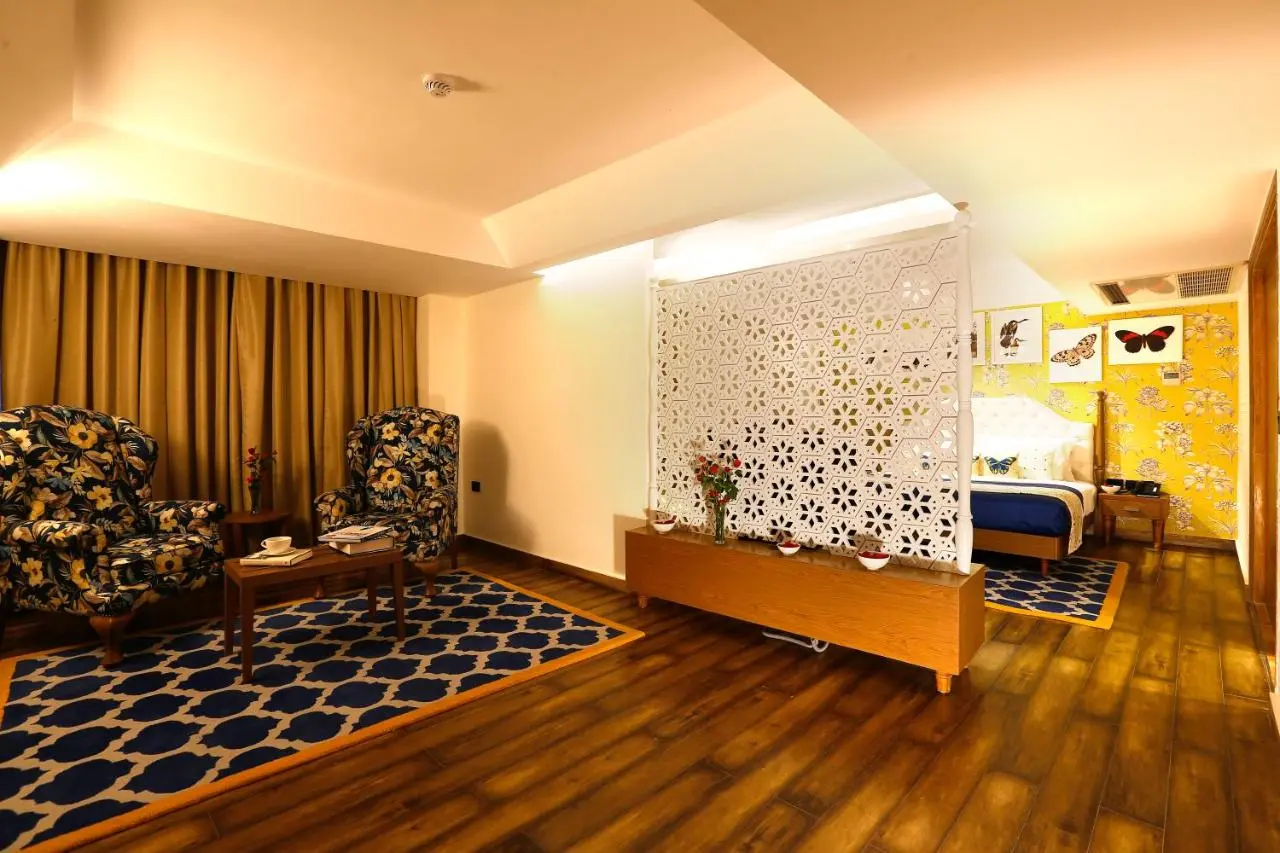 Mosaic Suite Partial Valley View